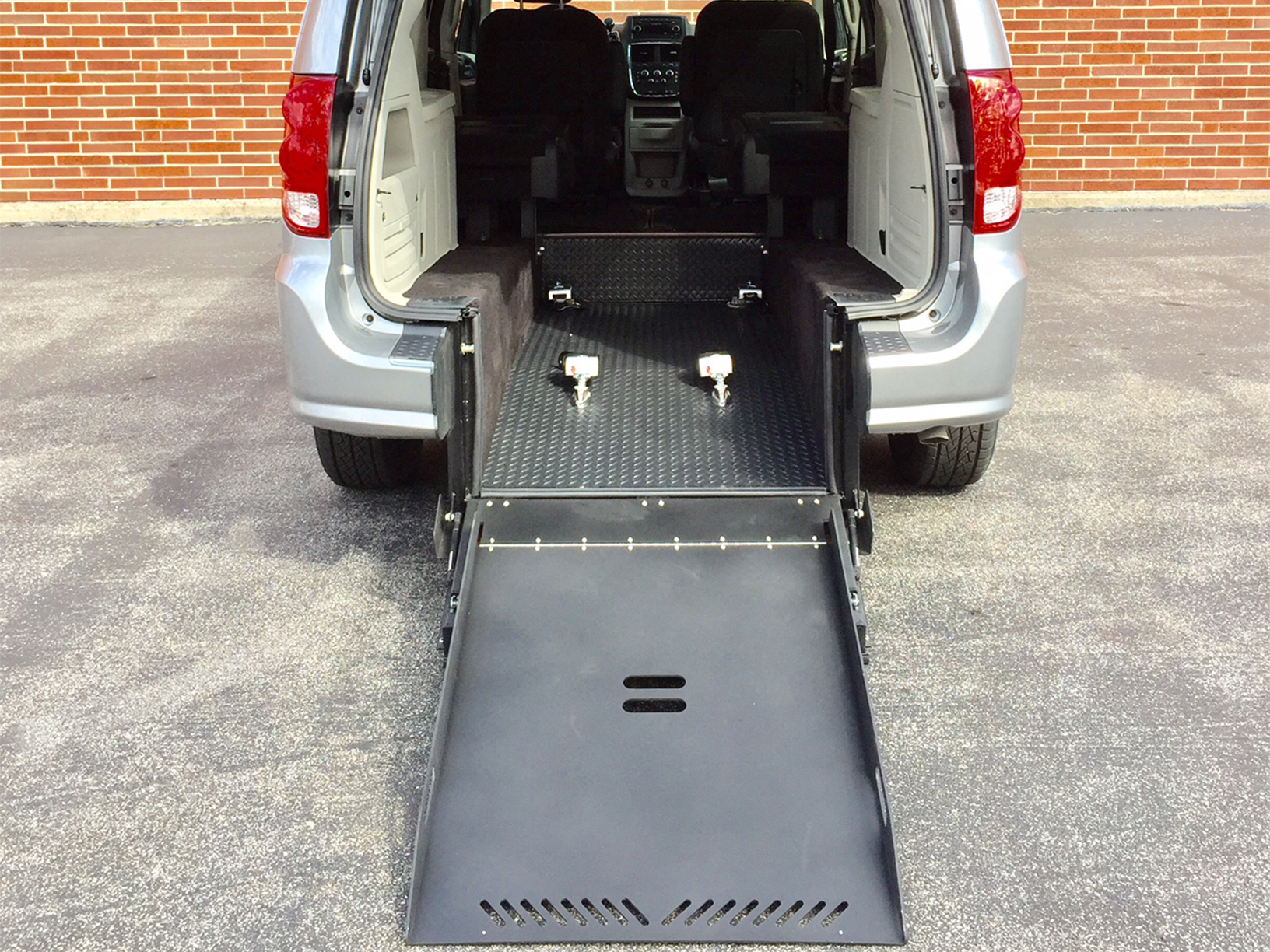 Rear Entry Mini van rampout